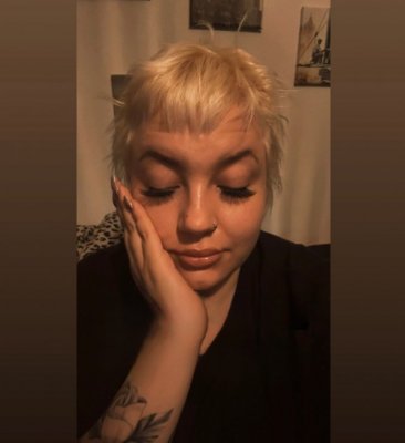 Mulla loppu 31.12 sytostaattihoidot joten siks mun omat hiukset on toistaseks näin lyhyet!  