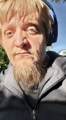 Joku juttelee vaikka snäppiin: nobody.995 tai johonkin? 