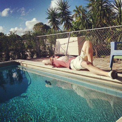 just hanging out on the side of ma pool you know, waiting for mail and wife to get back home #life #is #easy #sunbathing #arska #ei #kyllästy #meitsiin #vasta #kolmas #päivä #lakeworth #ei #paljoo #näy #snögöö