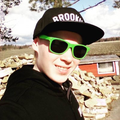 C-tason tuomarikoulutukseen menossa

#refeee #tuomari #selfie #finnishboy #scandinavianboy #sun #summer #kesä #adidas #europeanboy #boy #suomi #pleksit #belfie #fitness