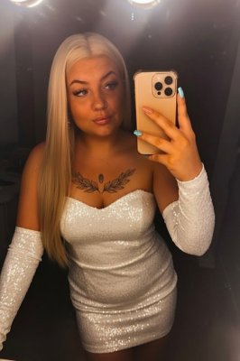 Huomenna pikkujoulut with äiti sisko ja pari kaveria :3 