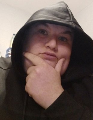 olen ruma hirviö ja tyhmä