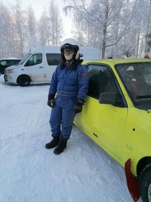 Harrastan rallia isän kanssa kartanlukijana.