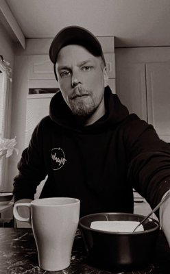 Löytyisikö seuraa tän näköiselle?
