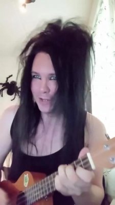  oooh! Chickery chick, cha-la, cha-la Check-a-la romey in a bananika Bollika, wollika, cant you see Chickery chick is me!!