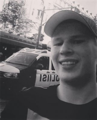 ~Poliisi ajaa sinisellä autolla~

#poliisi #fobba #kuumotus #selfie #finnishboy #scandinavianboy #police #polis #europeanboy #sinivuokot #mellakka #stadi #pic #black #white