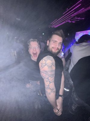 On se ku baarissaki käsketään flexaamaan