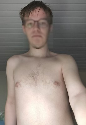 Siin viel kuva meitsistä jossa meitsil on lasit 👓 :)