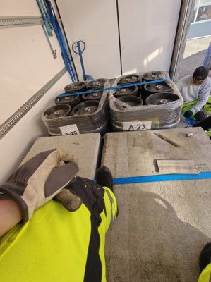 Tilatkaa tavaranne enne ku valmistutaan on meinaa nii pidin vittua tehty kuorma ku voi
