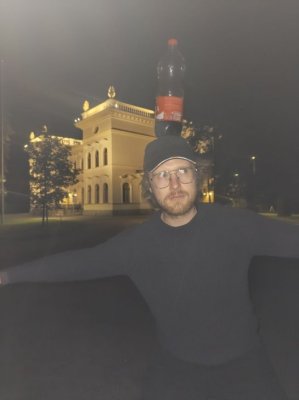 oli iha vi**n tylsää seisoin tos joku 40min