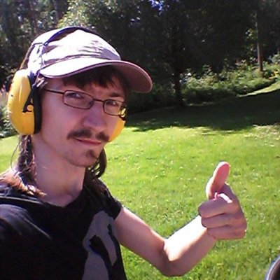 Ruohikonleikkuu. #ruohonleikkuri #ruohonleikkuu #lawnmower #kuulosuojaimet #nurmikko #piha