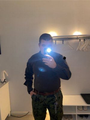 Kaikille tiedoksi en oo viel intis tykkään vaan pukeutuu militaaerisesti.