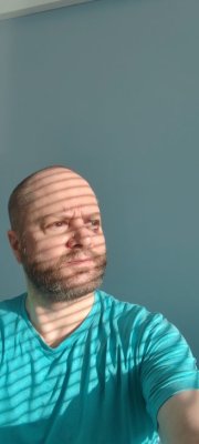 joo itsari tehty, mut epäonnistu, 160km/h pöpelikköön ilman turvavyötä, ja hengis ollaa, ei tarvikkaa toista kertaa kokeilla. viikko meni sairaalas ja psykiatrisella yhteensä