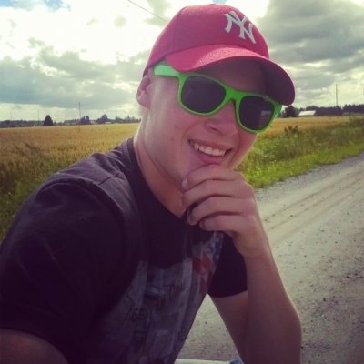 ~Mul on all good everything~

#selfie #finnishboy #suomi #perkele #finland #picture #fitness #fitnesslife #scandinavianboy #europeanboy #kesä #summer #sun #aurinko #belfie #cheek #life #instagram