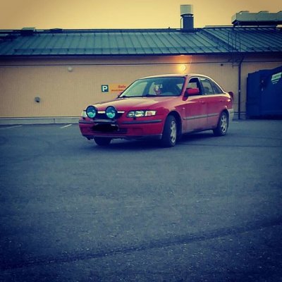 #mazda626 #red @mazdastudentchallenge @mazdausa @mazdasuomi #tb #eiliseen #lisävalot #eivärilväliikuhapunane