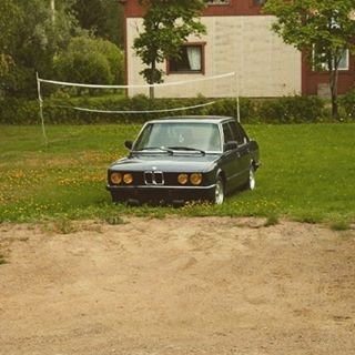 Näin ku ei täl hetkel omaa autoo omista ni sitä ikävöi näit vanhoi :( #ex #BMW #E28
